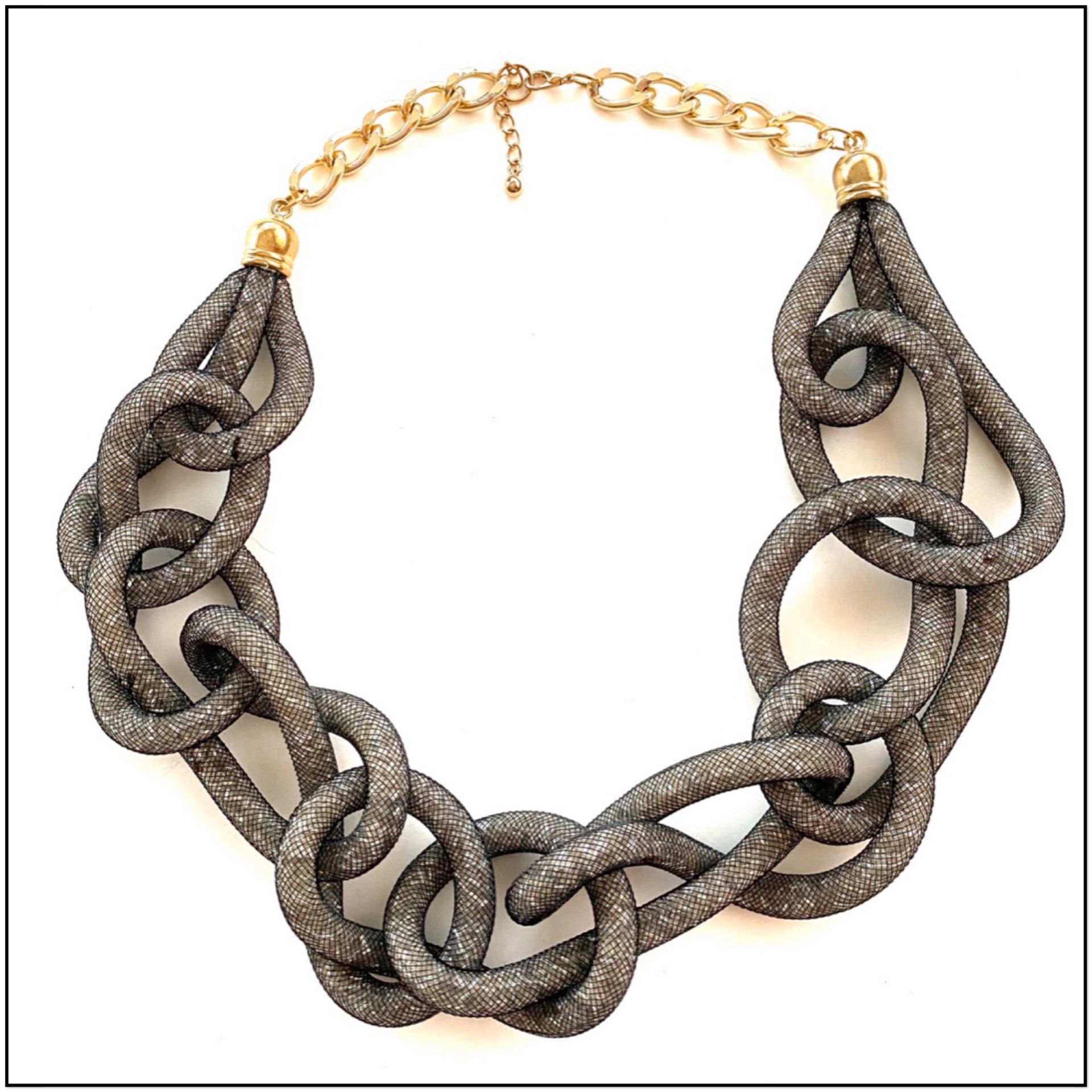 Lightweight mesh chain statement necklace