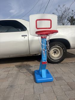 KIDS ADJUSTABLE BASKETBALL HOOP – WATER FILLED BASE – $15