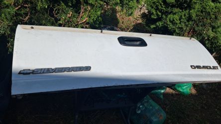 chevy Silverado tailgate