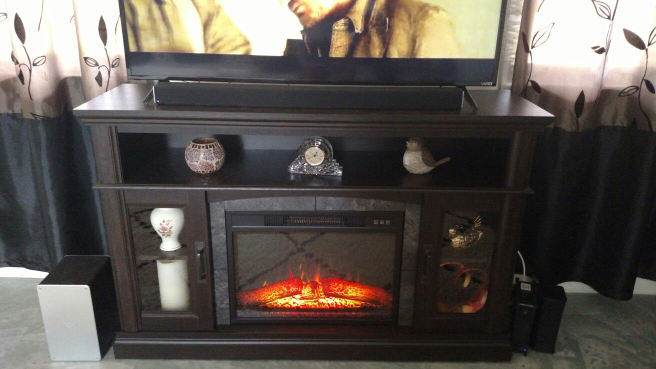 Fireplace TV stand only 6 months old comes with remote control