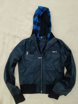 Chaqueta con gorra
