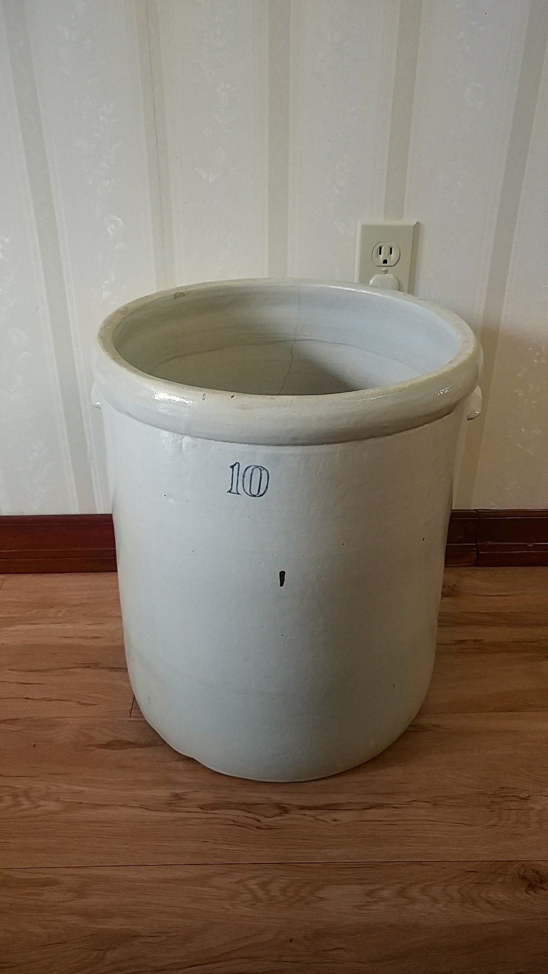 Antique 10 gallon crock