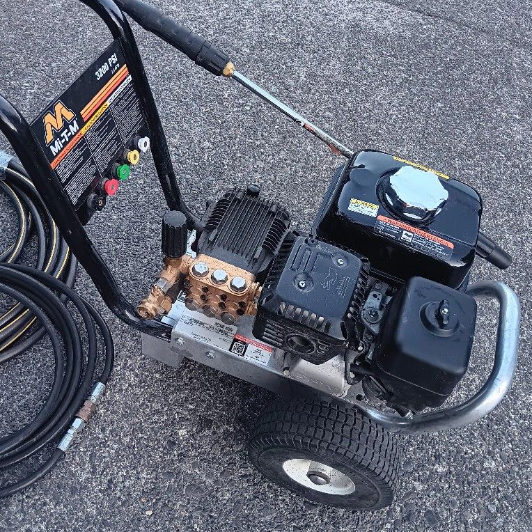 MI-T-M 3200psi Honda Powerd Pressure Washer. Almost New Condition. For Pick Up Fremont Seattle. No Low Ball Offers Please. No Trades