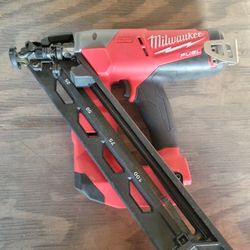 Milwaukee M18 15g Angled Finish Nailer 
