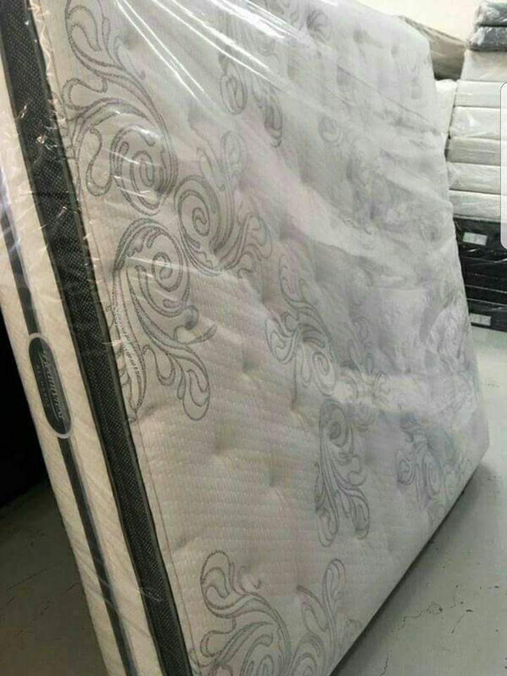 2017 King, Cal King Simmons Beautyrest Recharge Vanderbilt Mona Collection NEW Mattress