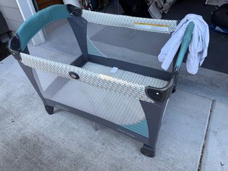 Graco Pack ’n Play Portable Playard / Travel Crib – Folding w/ Mattress