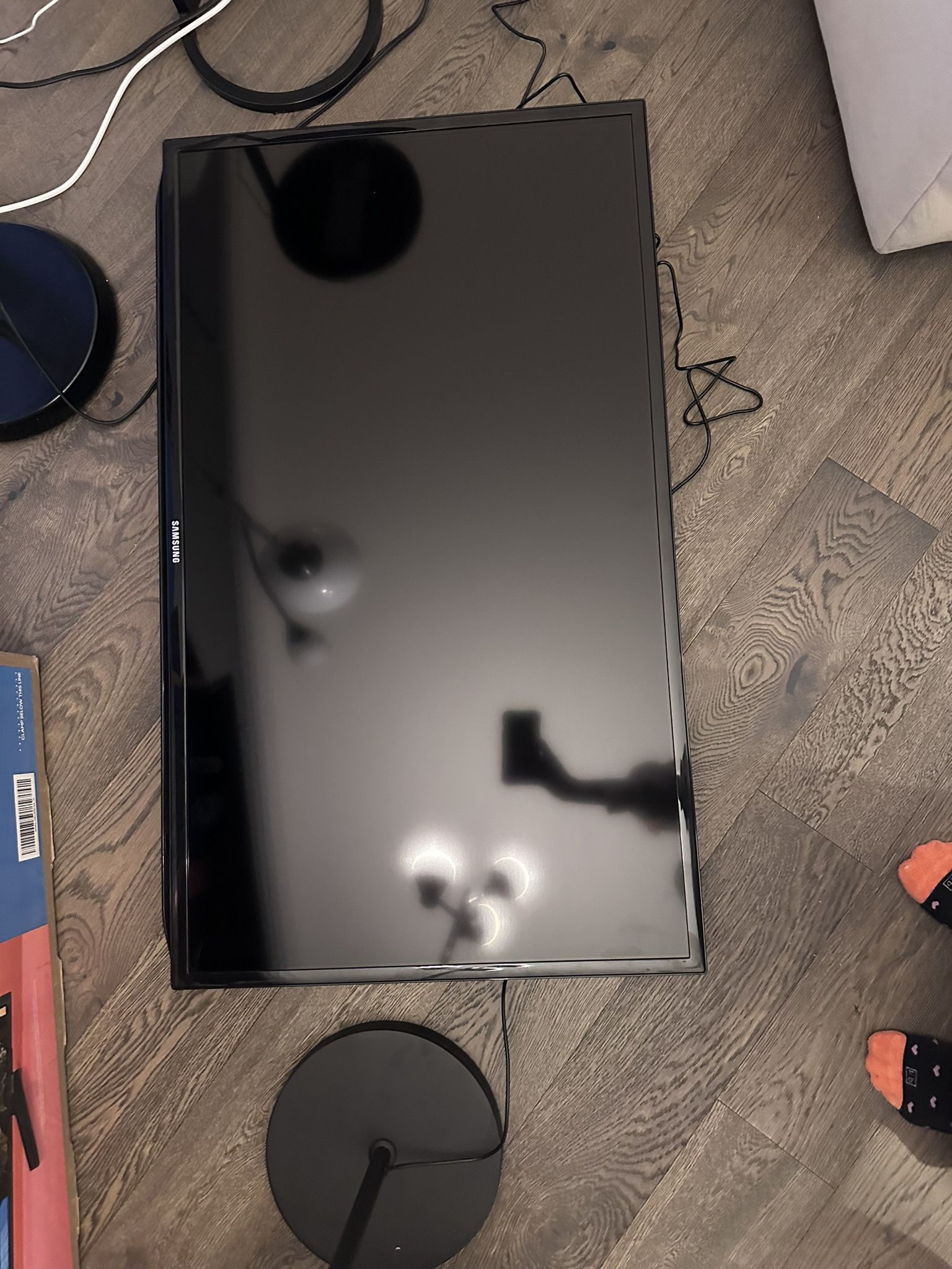 40” Smart HD TV w/ Fire TV Stick
