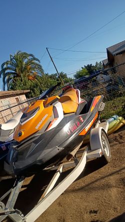 Yellow Jet Ski 2018 