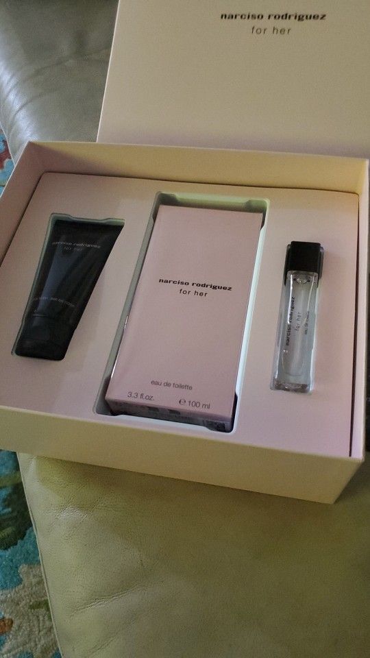 BRAND NEW, NARCISO RODRIGUEZ GIFT SET FOR HER, SPECIAL GIFT FOR MOTHERS DAY, Full Size