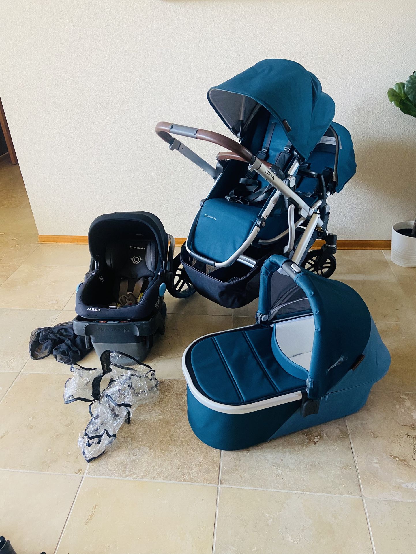Uppababy Vista V2 Double Stroller with Car Seat and Bassinet Finn