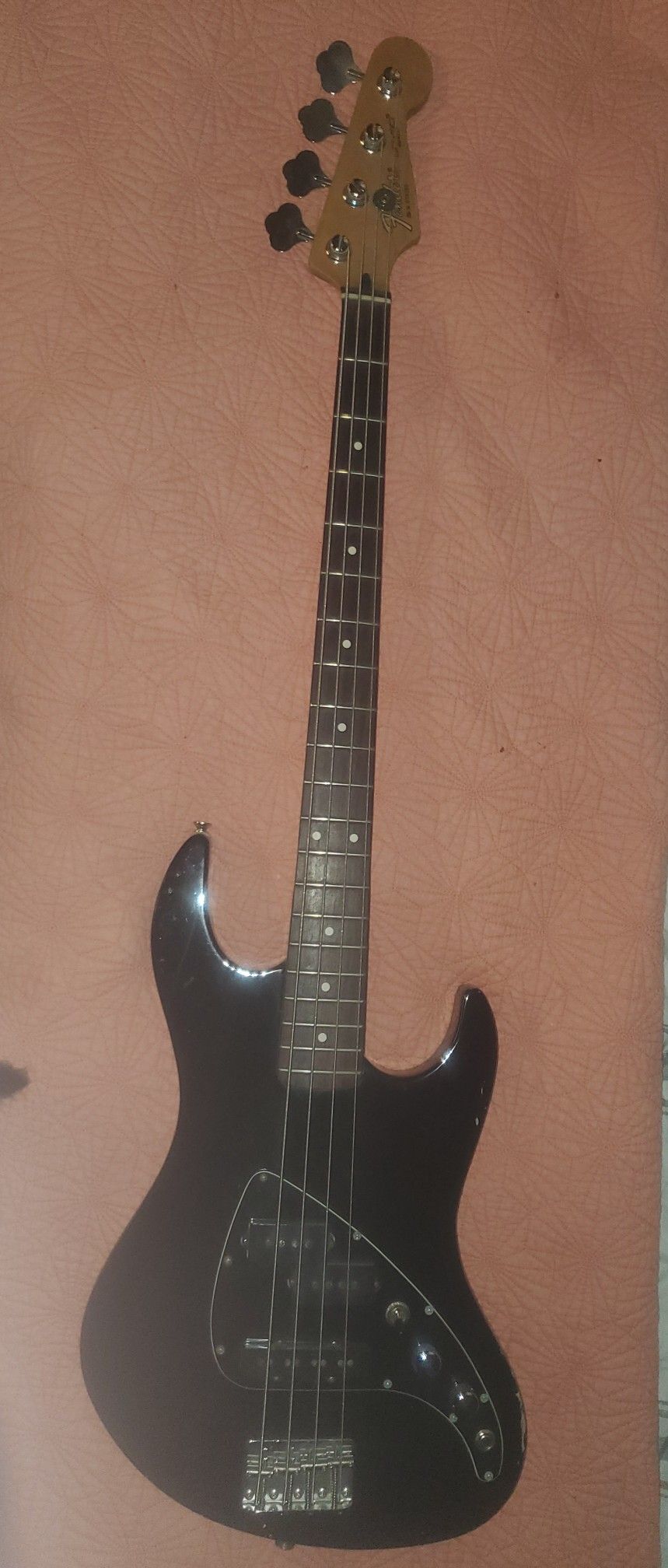 FENDER JP-90 BASE GUITAR