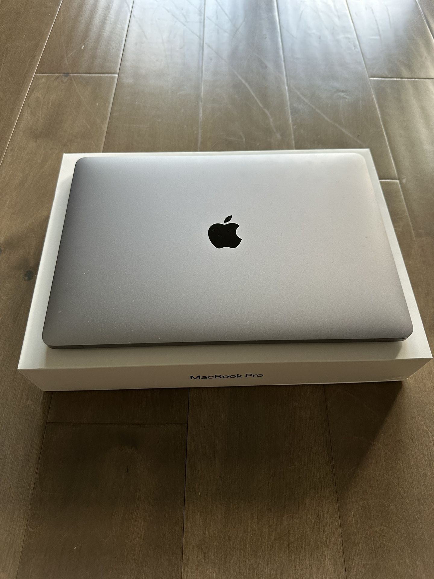 MacBook Pro M1 8-Core CPU and 8-Core GPU 13" (Late 2020) 256GB