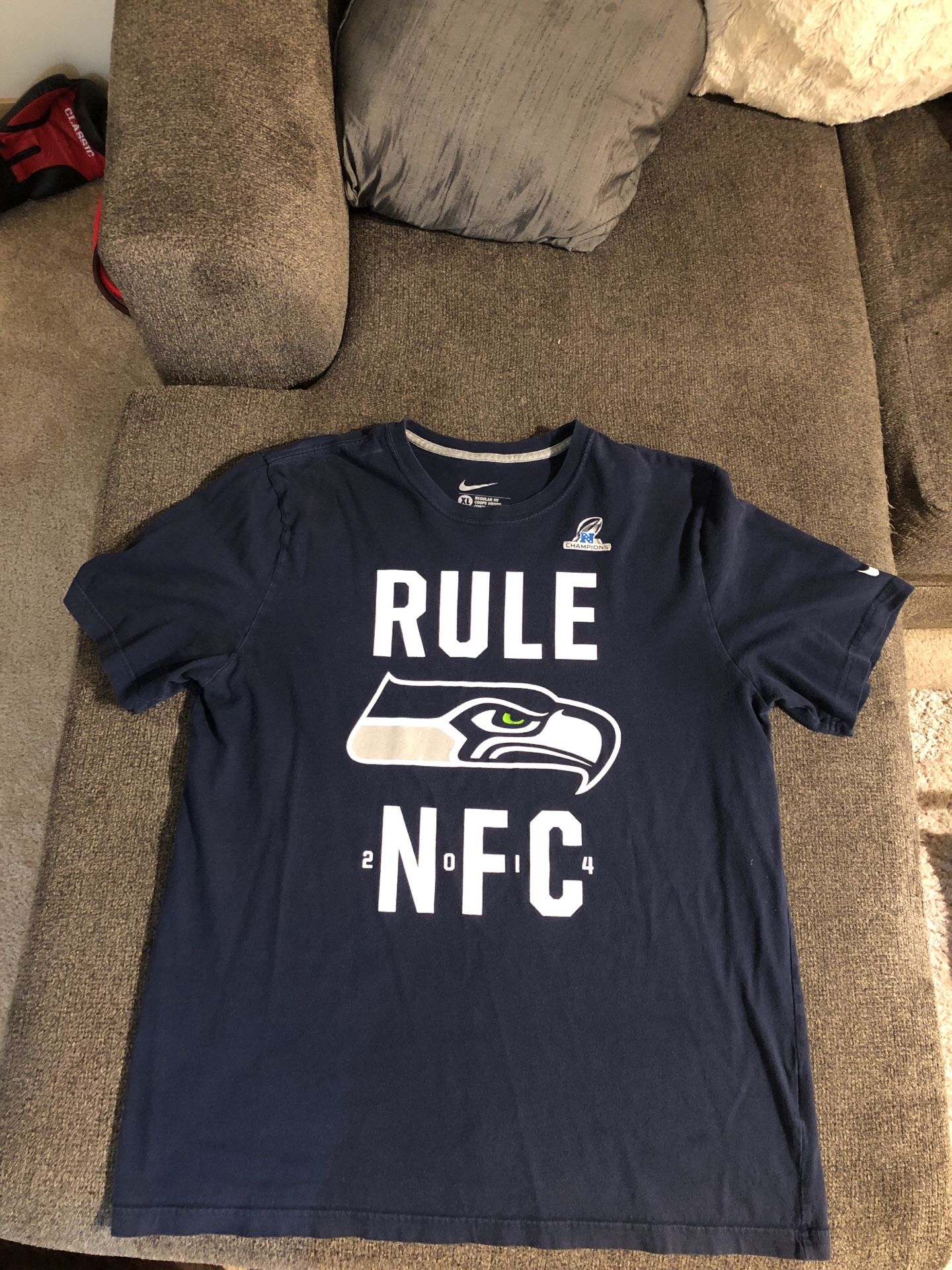 Seahawks shirt XL (fits like a large)