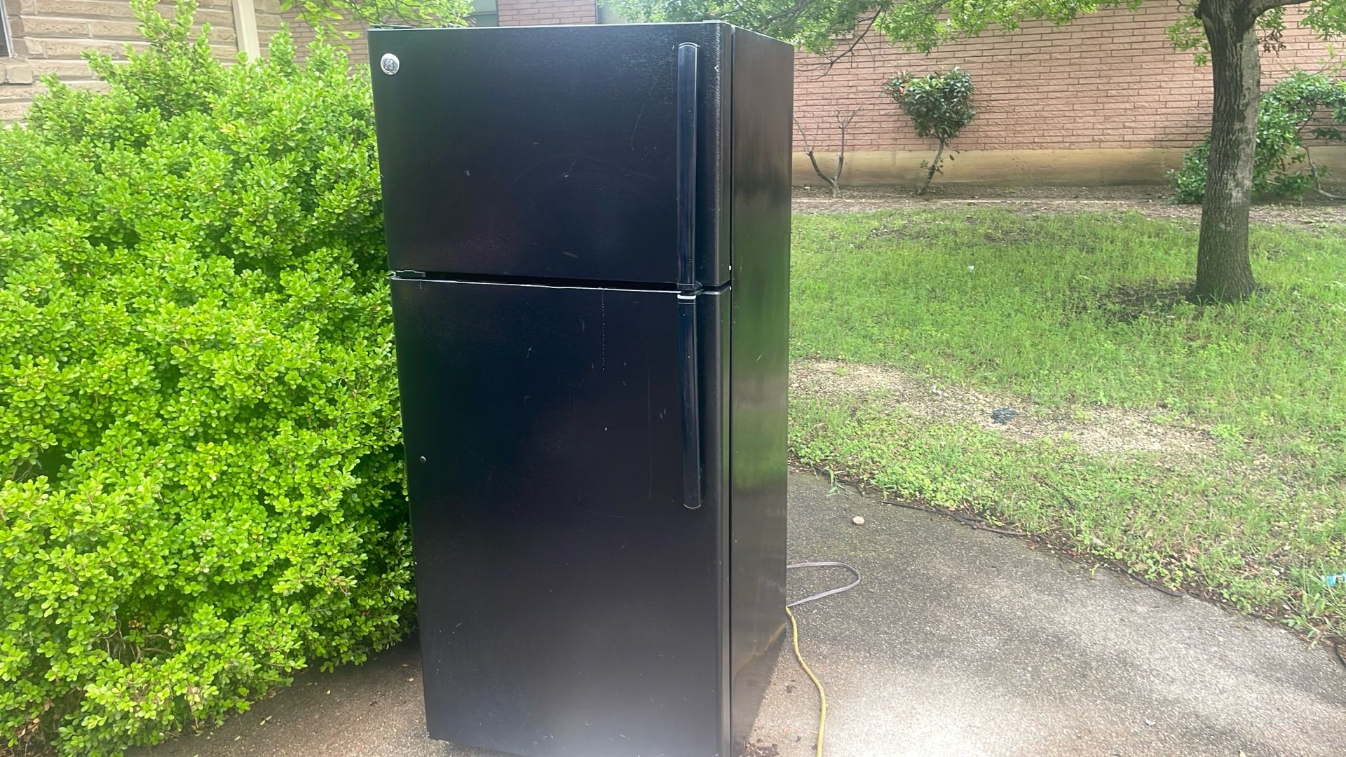 Fully Functional Black Refrigeratorr