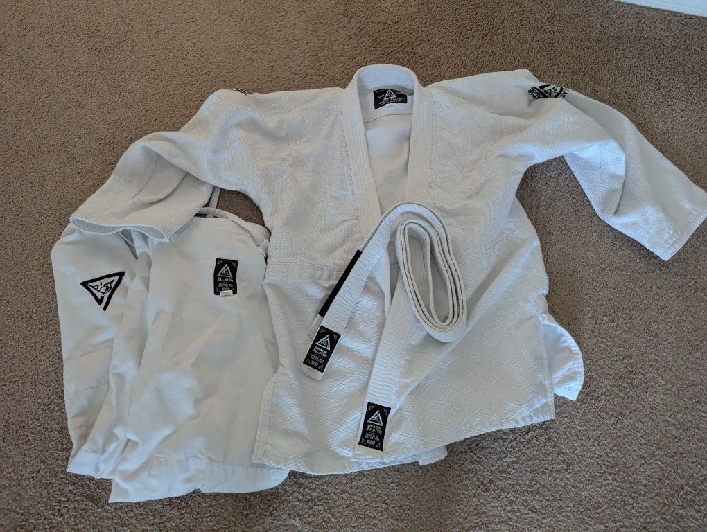 jiujitsu GI - Gracie University Size 4/170