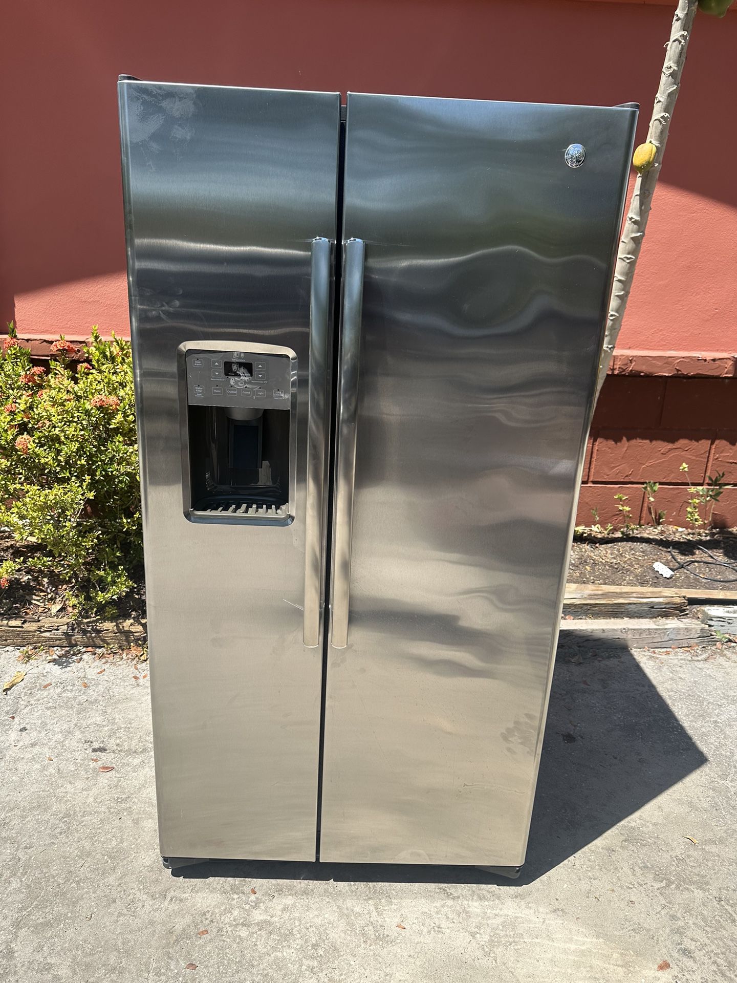 GE Appliances Side-By-Side Refrigerator