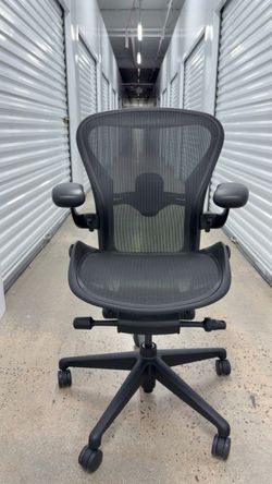 Herman Miller Aeron Remastered -Fully Loaded- In Onyx/Black Size B