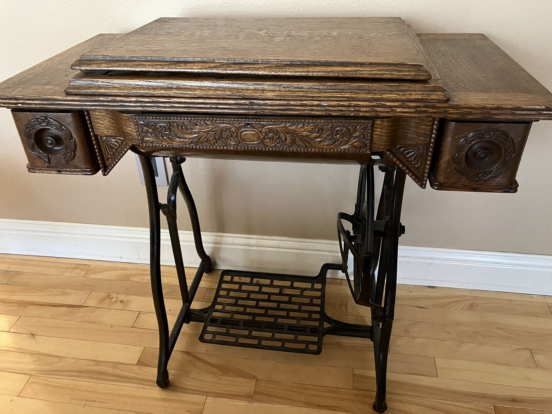Antique Sewing Machine and Cabinet: Wheeler And Wilson MFG