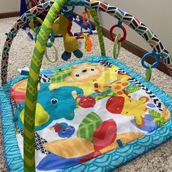 Bright Starts Hug ‘n Cuddle Jungle Activity Baby Gym and Tummy Time Play Mat with Take-Along Toys, Newborn+