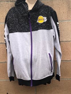 Lakers zip up