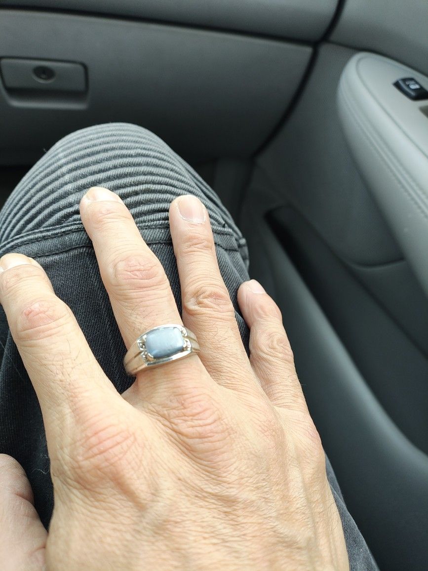 10k White Gold Cats Eye Ring