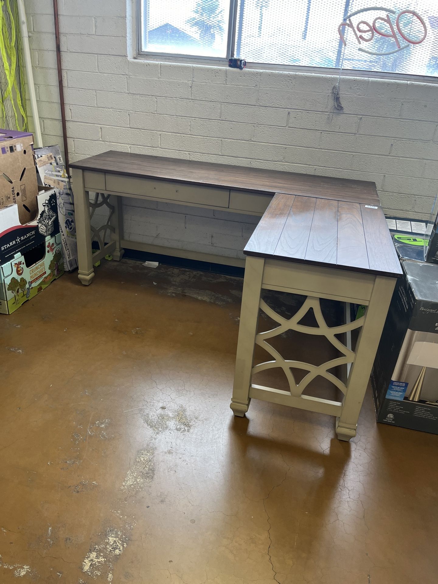 Quinn Corner Desk with Lift