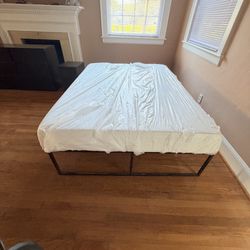 Full Size Bed With Dresser & Nightstand & Mirror 