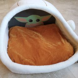 Disney Tails Pet Bed - Baby Yoda - Dog Or Cat Bed (NEW)