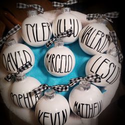 Costum ornaments