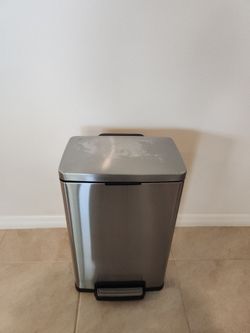 Stainless Steel Step-On Slow Close Lid Trash Can 13 Gallon