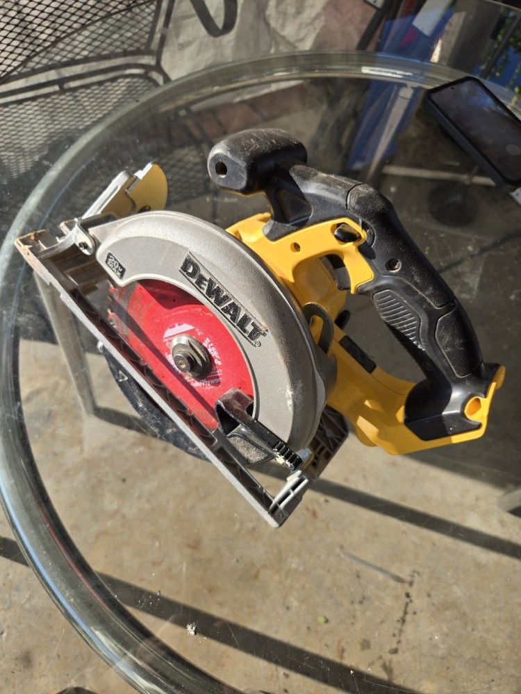 Dewalt Saw