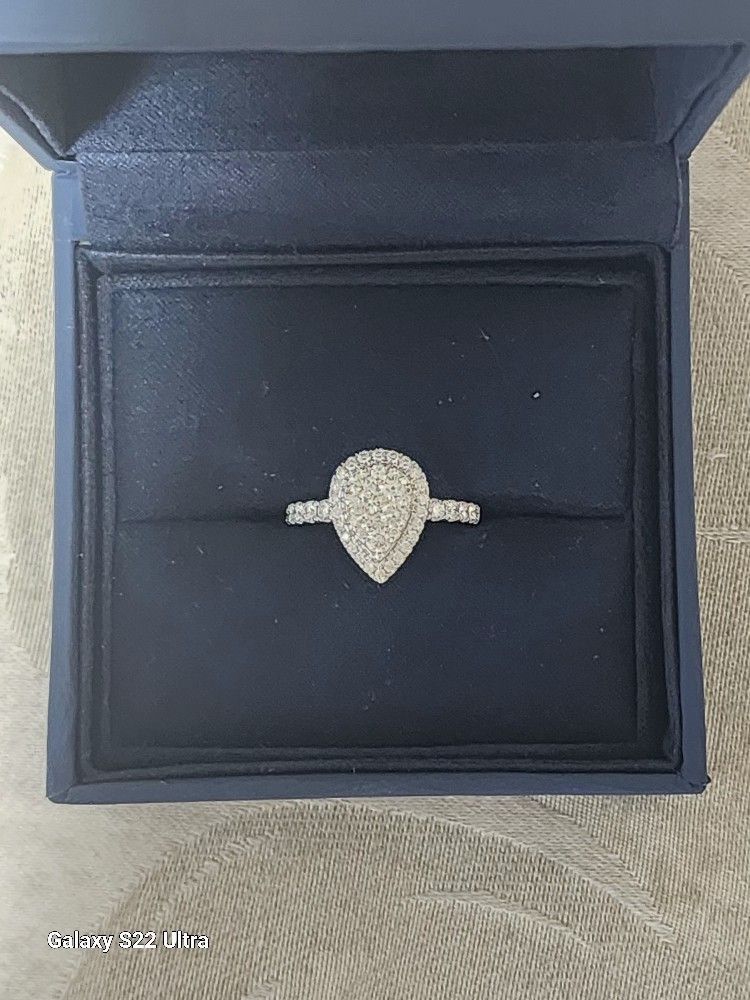 Never Been Worn:All Natural Cut Diamond Engagement Ring 