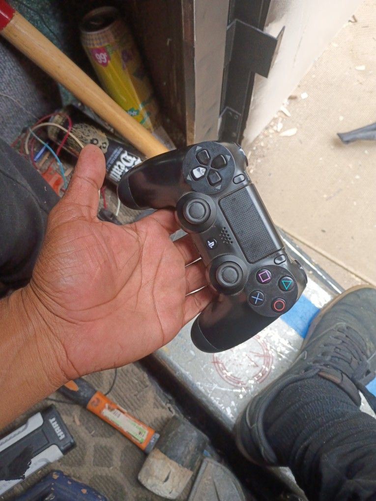 PS4 Controller