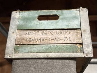 🥛 Vintage Scott Bros Dairy Milk Crate – Pomona, California – 1940s–50s Wood & Metal – Rustic Farmhouse Decor