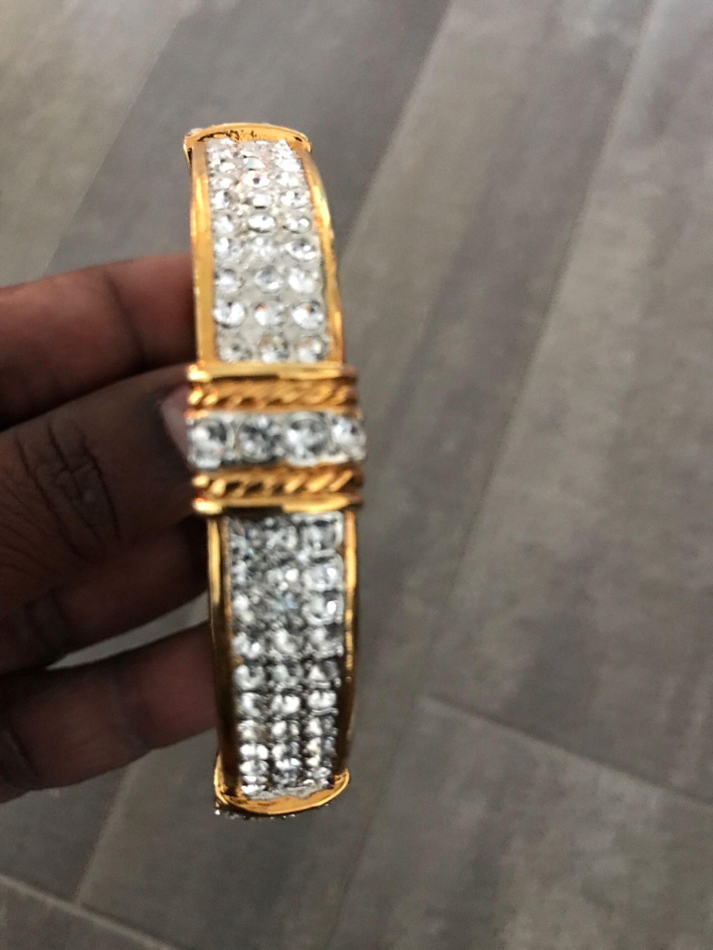 Brasslet in excellent condition offer me a price