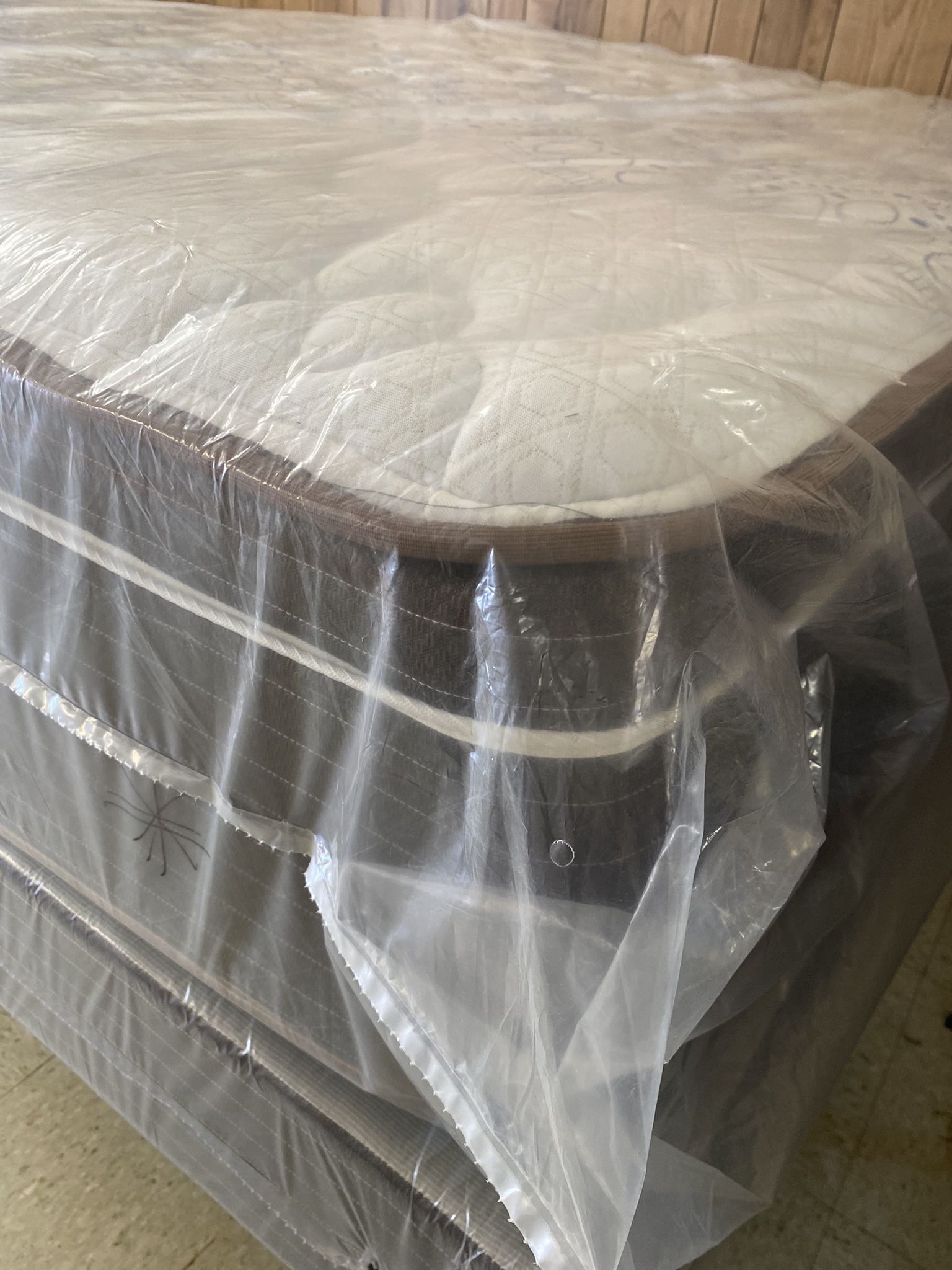 ⚜️ NEW QUEEN SIZE EUROPEAN DELUXE TOP MATTRESS W.BOXSPRING INCLUDED ⚜️