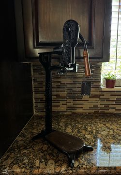 Pottery Barn Tabletop Wine Opener