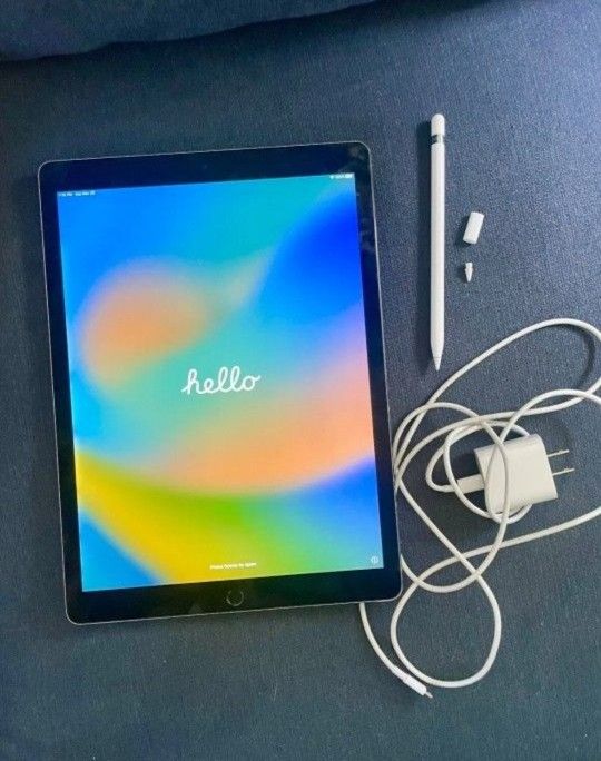 64gb iPad Pro 12' WiFi W/Apple Pencil