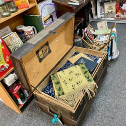 Trunk Antique Metal Dome Top