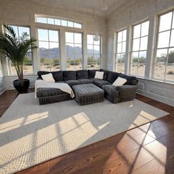 FREE DELIVERY 🚚 Mammoth Sectiinal From American Furniture 