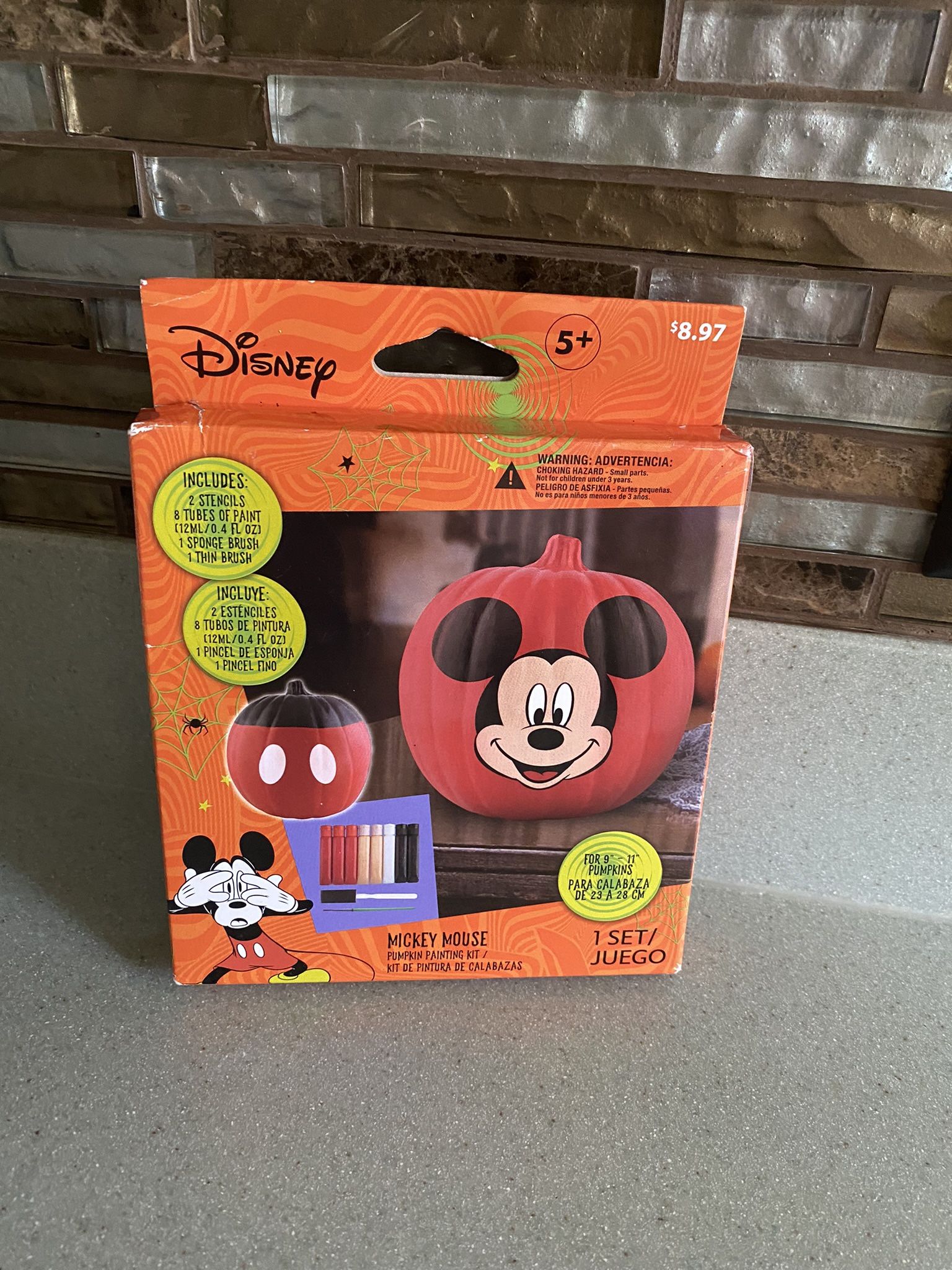BRAND NEW DISNEY MICKEY MOUSE PUMPKIN PAINTING KIT