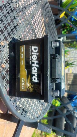 Car Battery / Batería De Carro