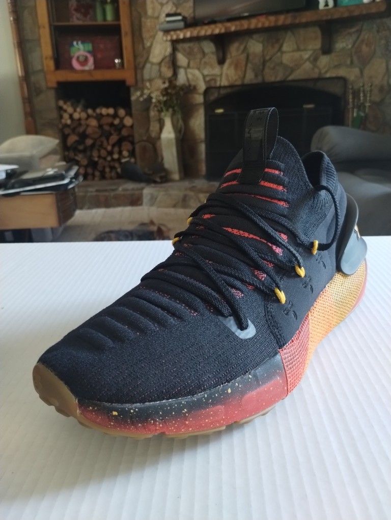 (Size-w12) New, Men's, Under Armour Hovr Phantom 3 Lunar New Near (contact info removed)-001 No Box.
New,