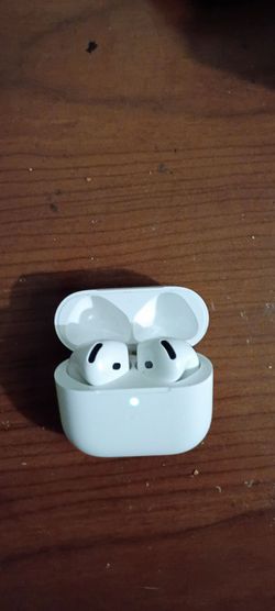 Apple AirPods with Charging Case gen4