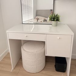 IKEA Syvde Dressing table With A White Ottoman 