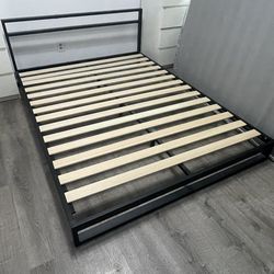 ZINUS Trisha 7 Inch Metal Platform Bed Frame with Headboard, Wood Slat Support, No Box Spring Needed, Easy Assembly, Queen, Black