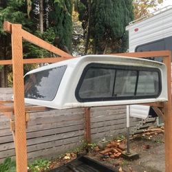 A.R.E. Truck Canopy 2001-05 Chevy Standard Bed