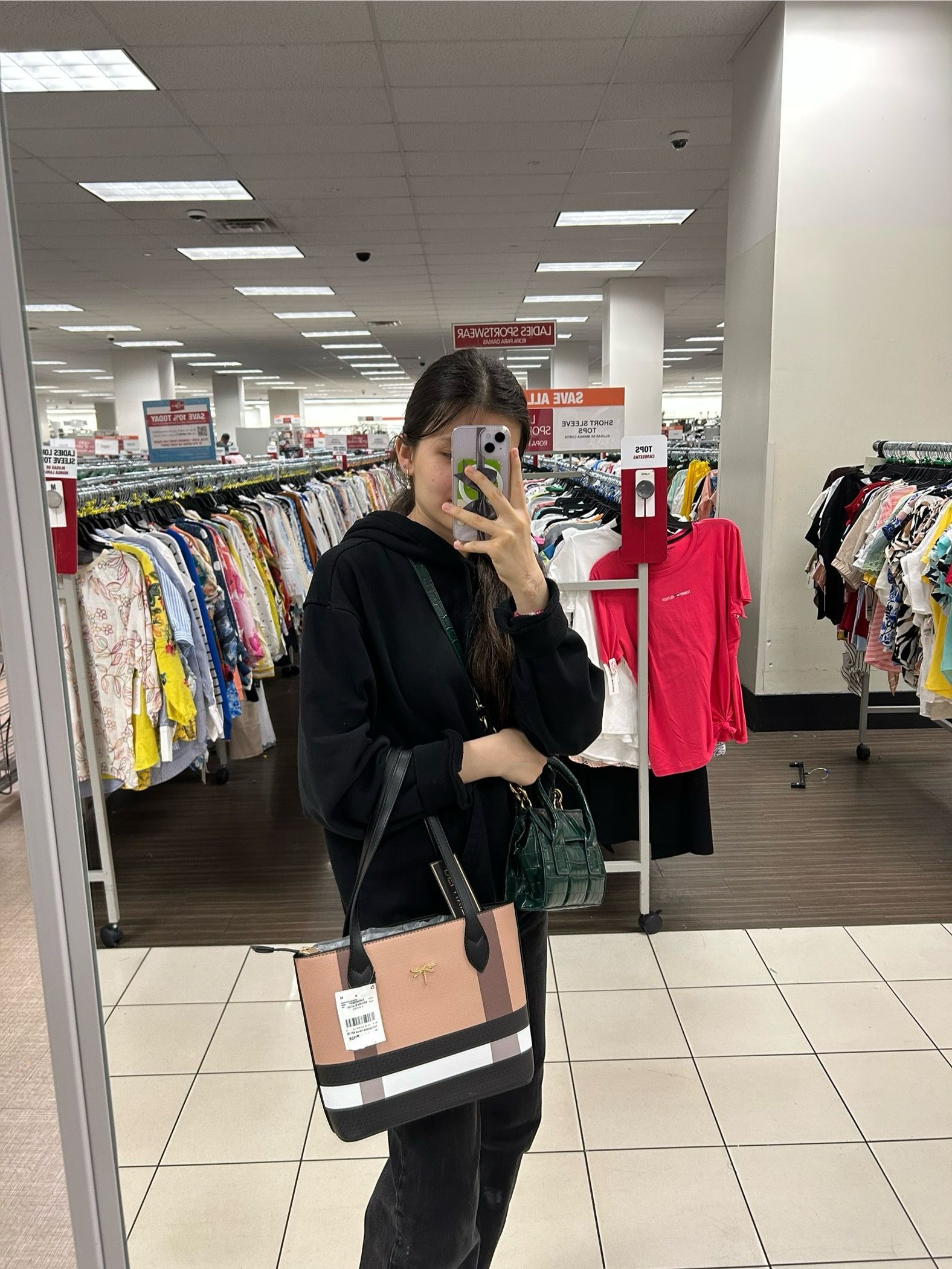 Handbag for Sale in Queens, NY - OfferUp