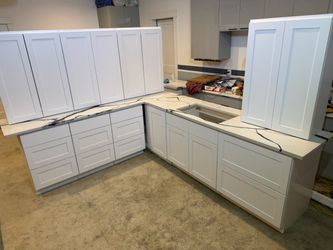 New kitchen cabinets with quartz countertop