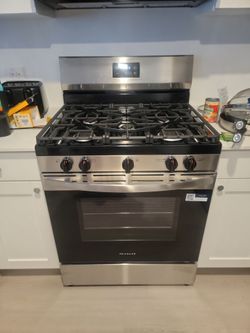 Brand New Frigidaire Gas Stove 30 in
